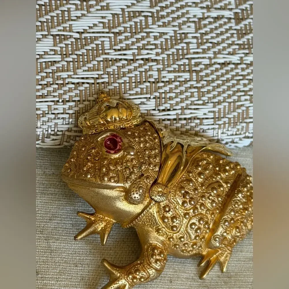 Vintage Gold Frog Prince Toad Brooch